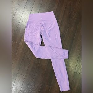 Size 8 Lulu leggings! Barly worn, are a little too big for me!
